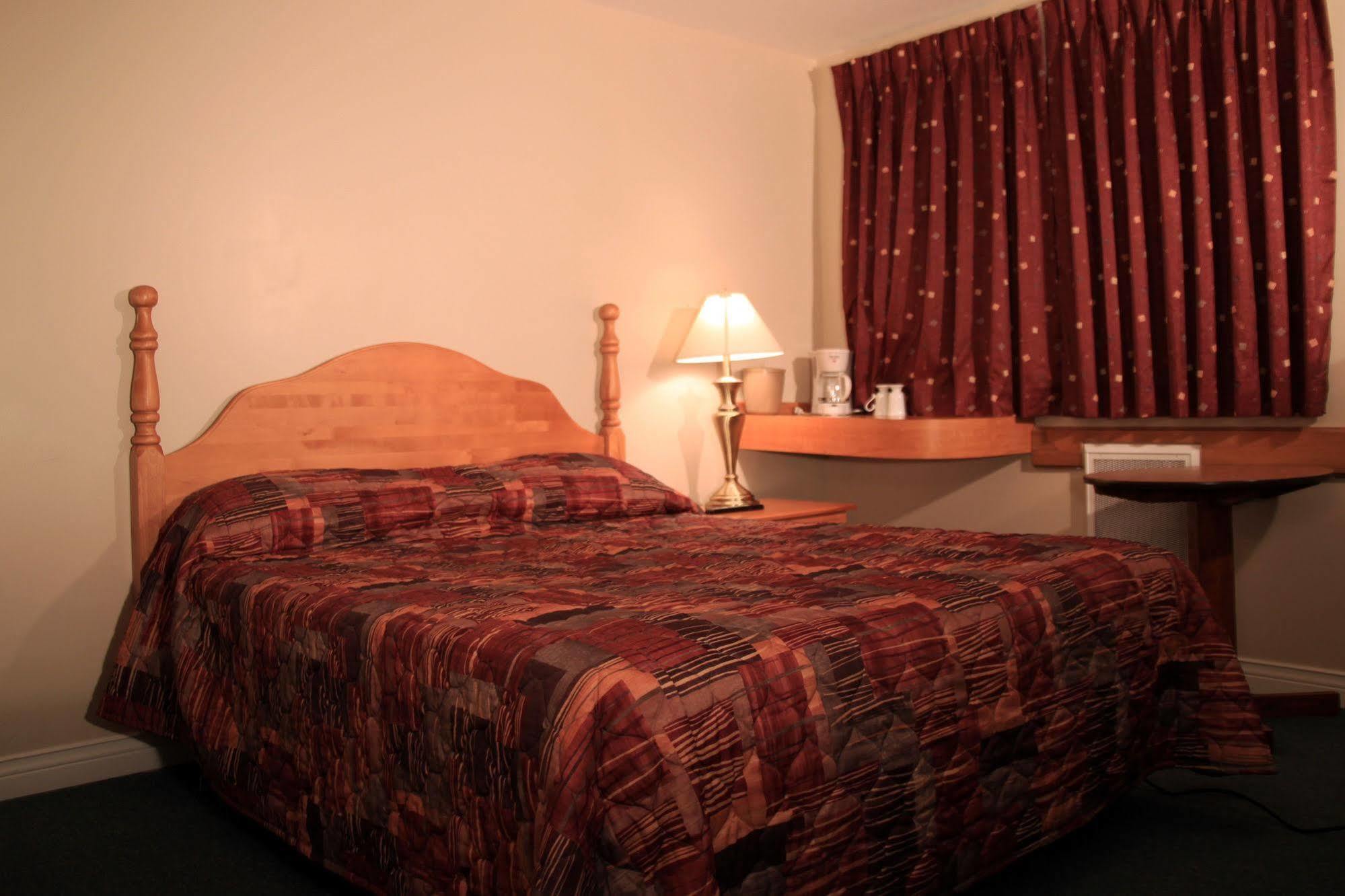 Alpine Motor Inn Alma Luaran gambar